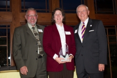2017-Giles-Co.-Winner-Christina-McIntyre-accepting-for-Ann-Goette